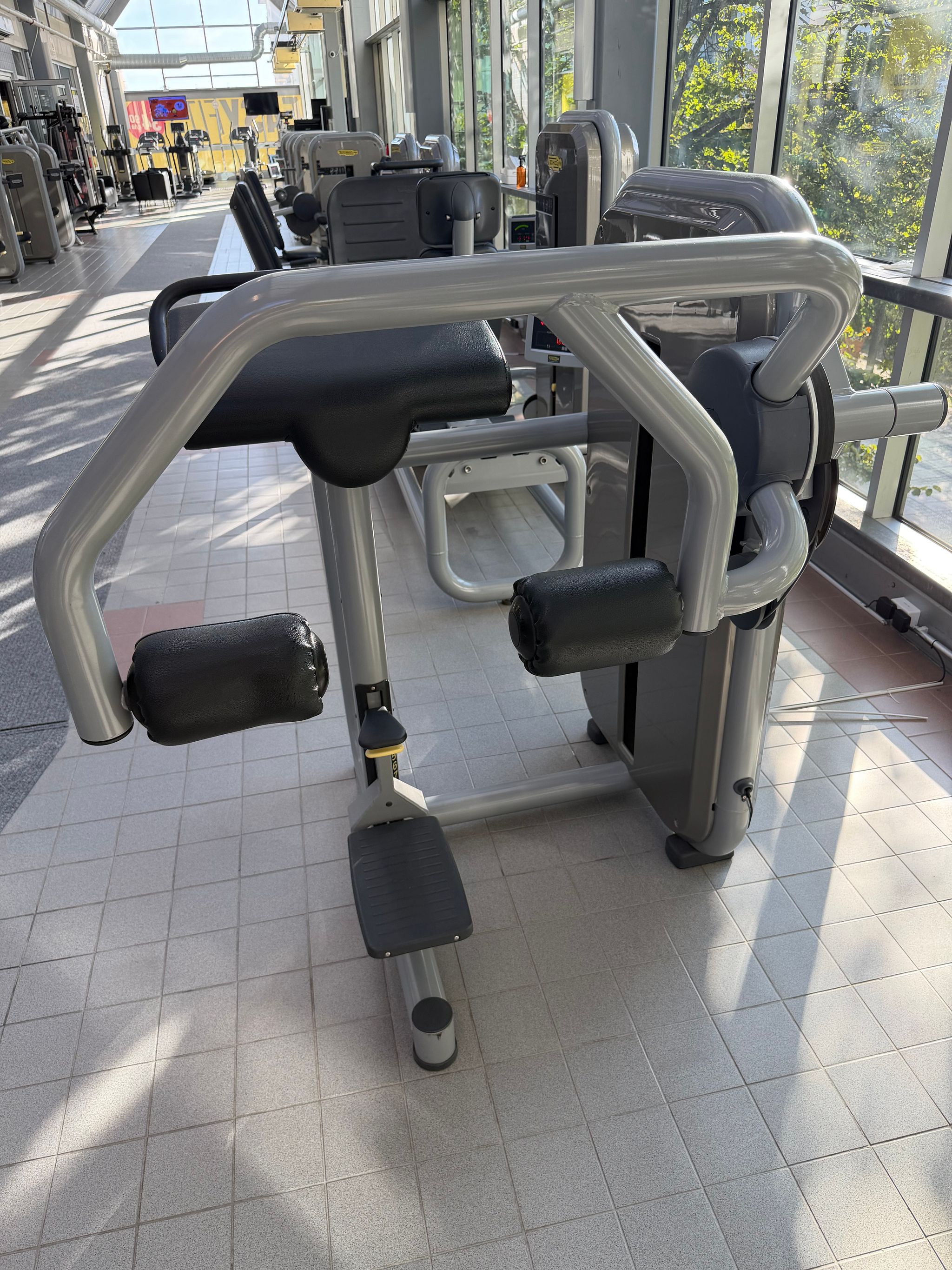 Image 8/12