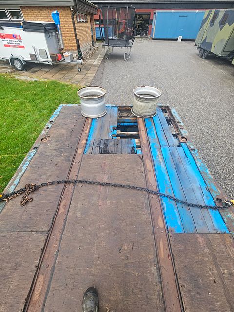 Image 8/18