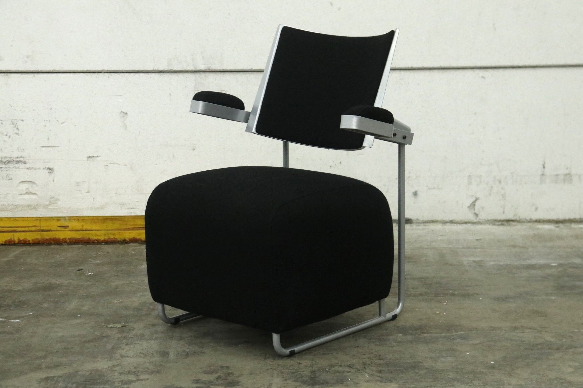 Inno Interior Oscar Lounge tuoli- Musta, Desing Harri Korhonen