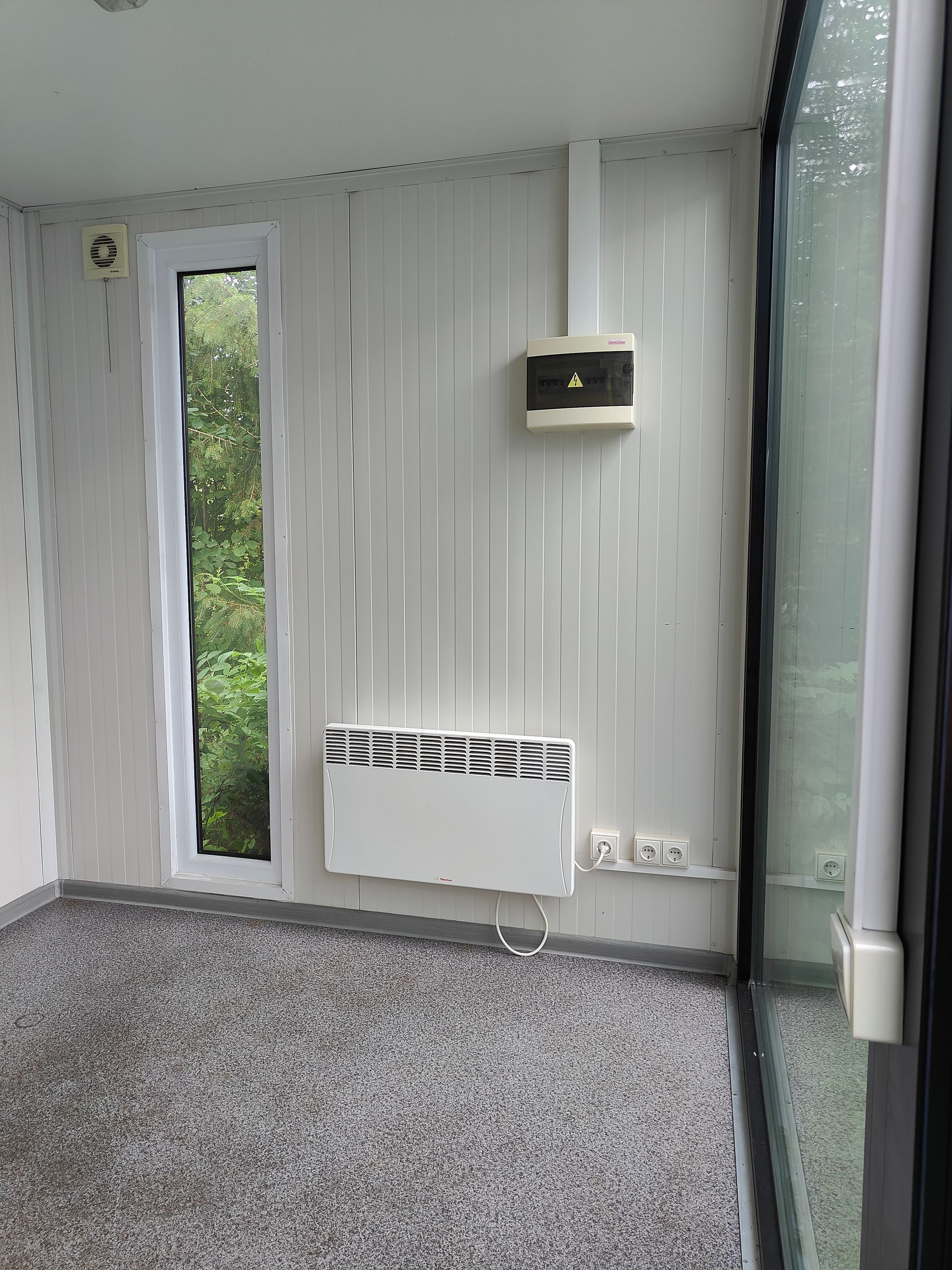 Image 4/6