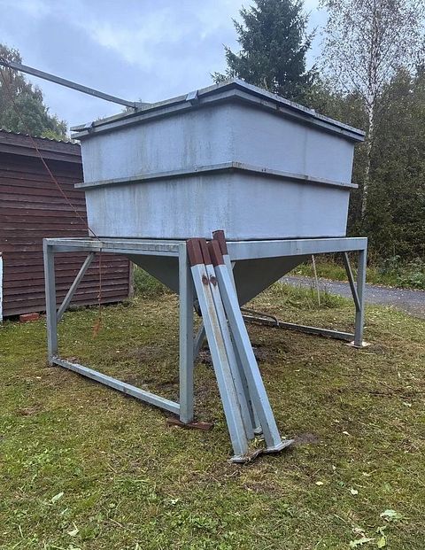 Image 1/2