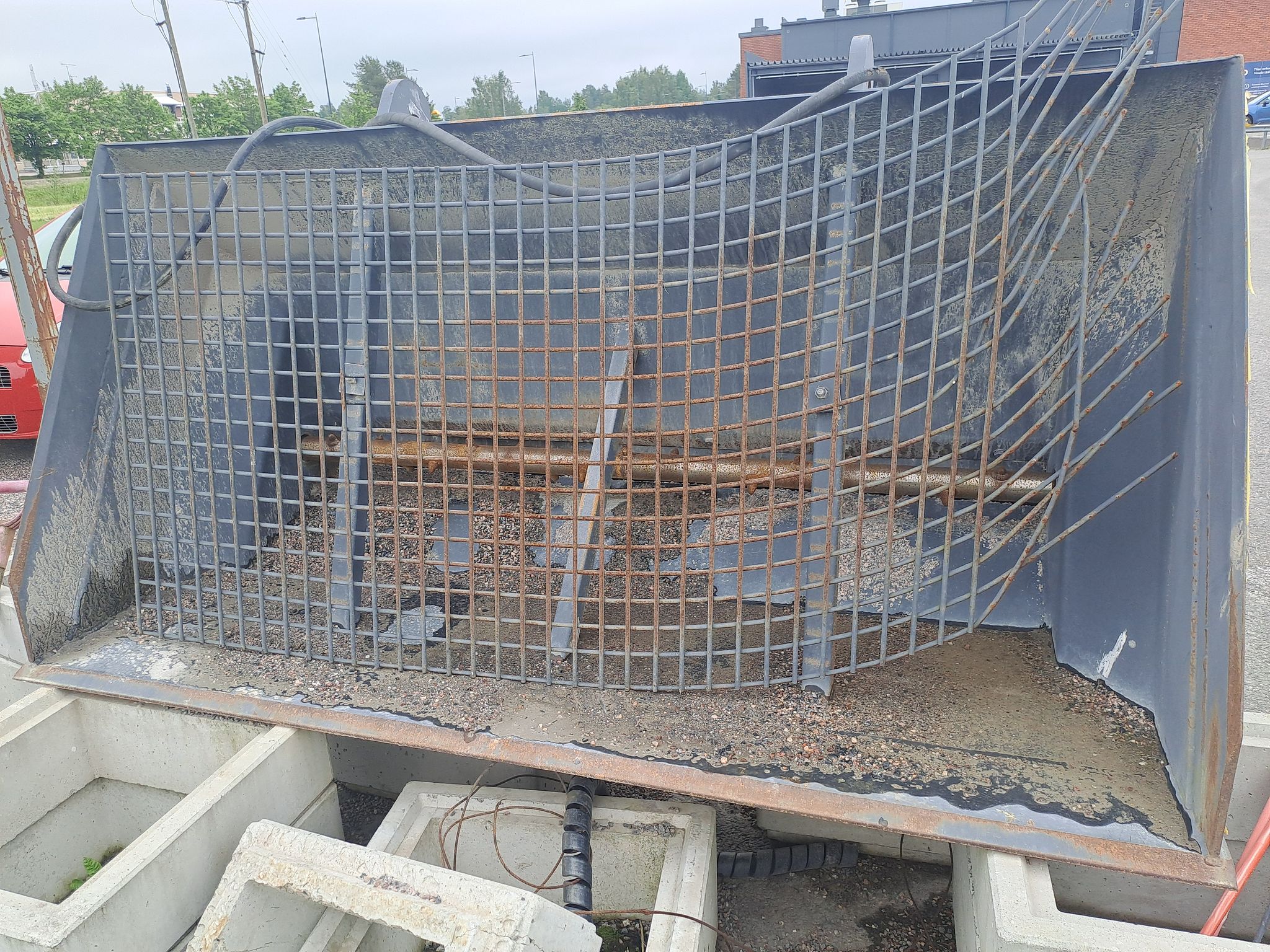 Image 4/4
