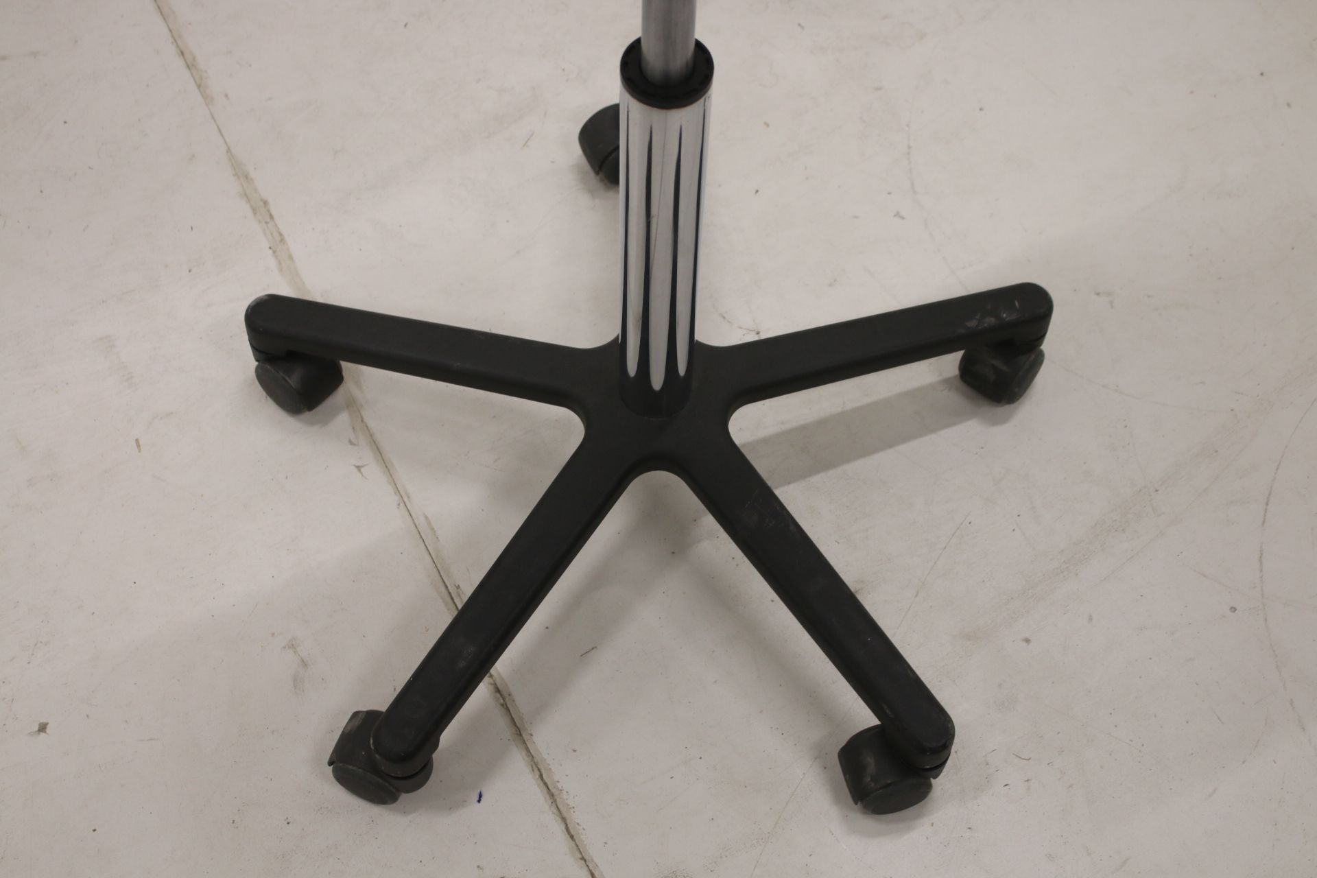 Image 3/10
