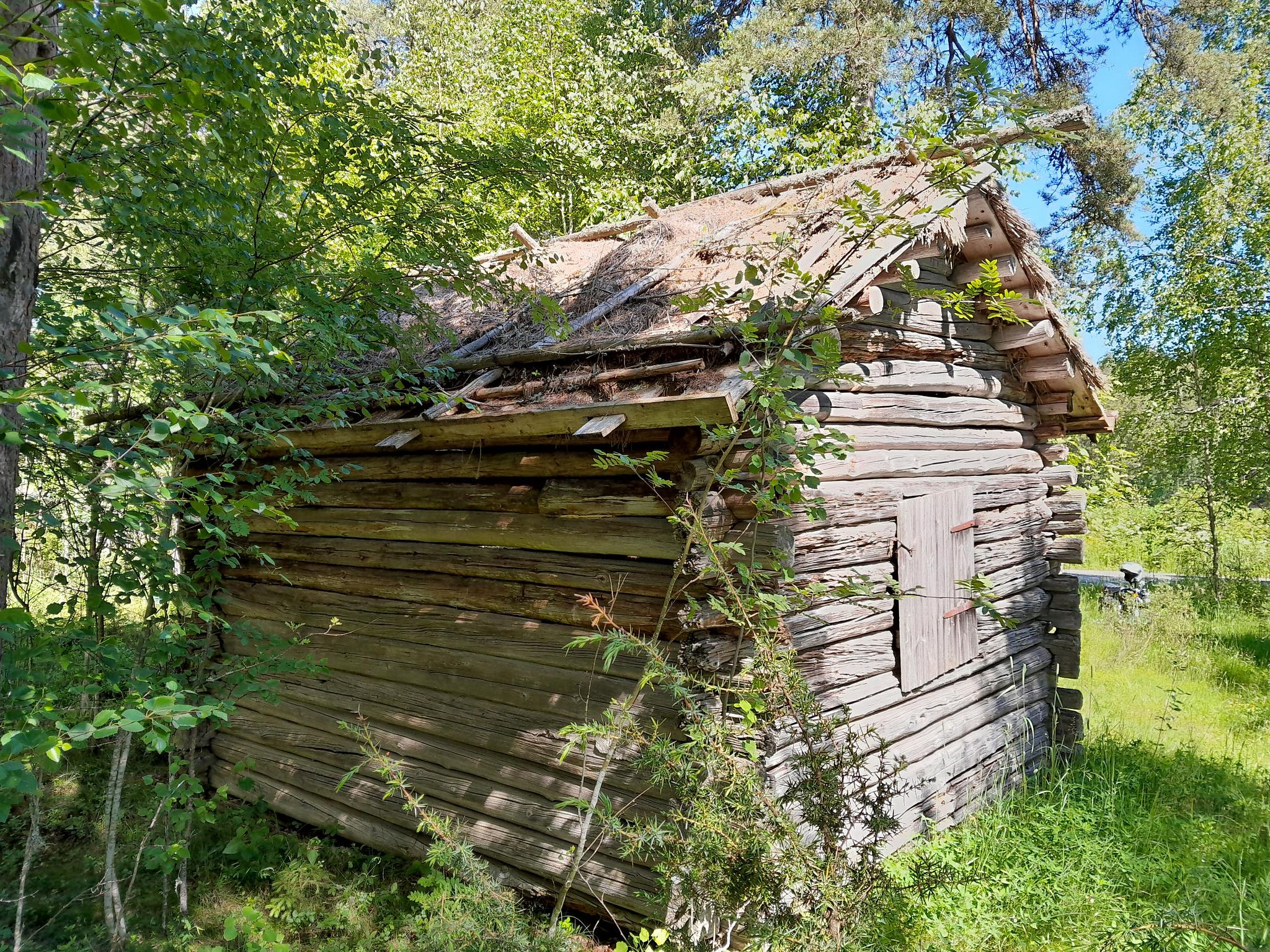 Image 1/8