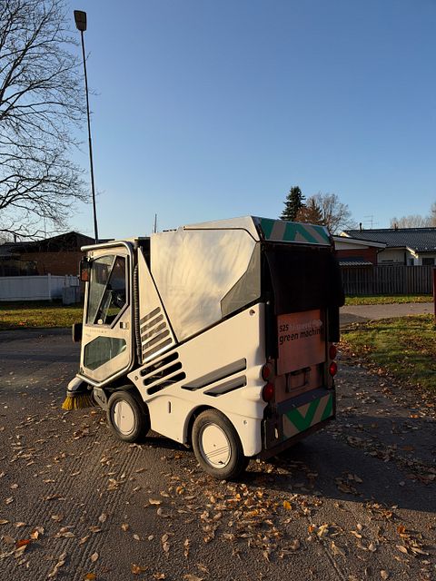 Image 3/8