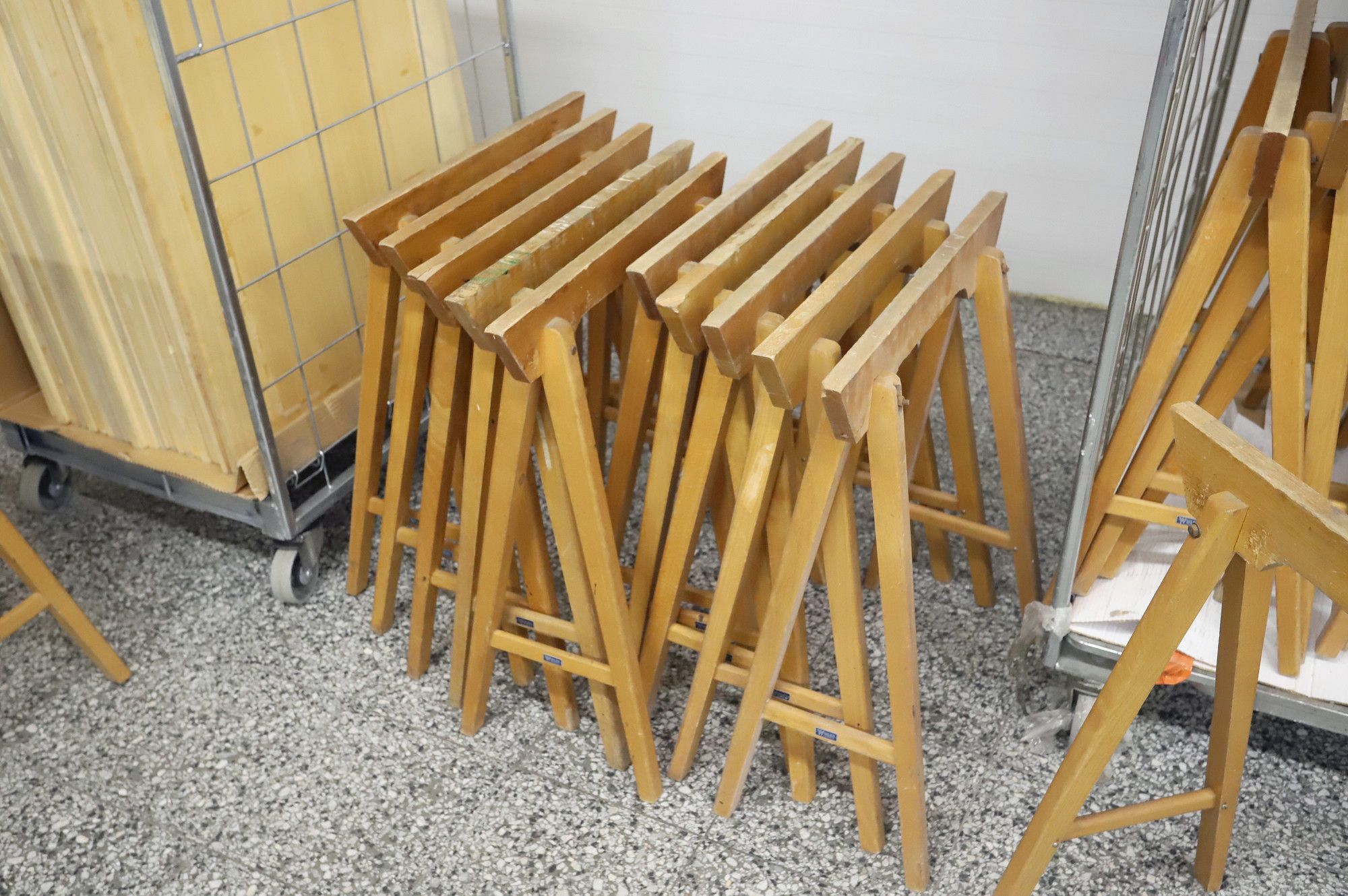 Image 8/12