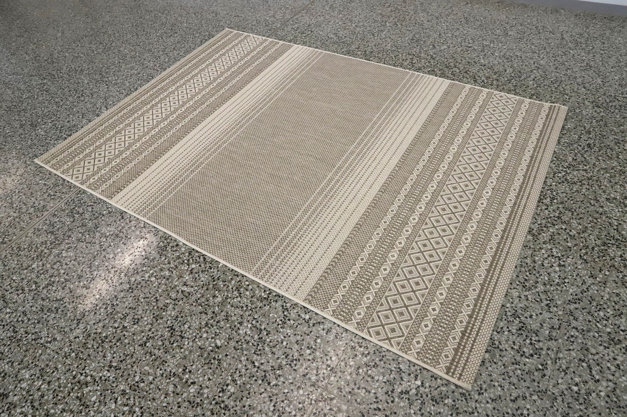 Image 2/6