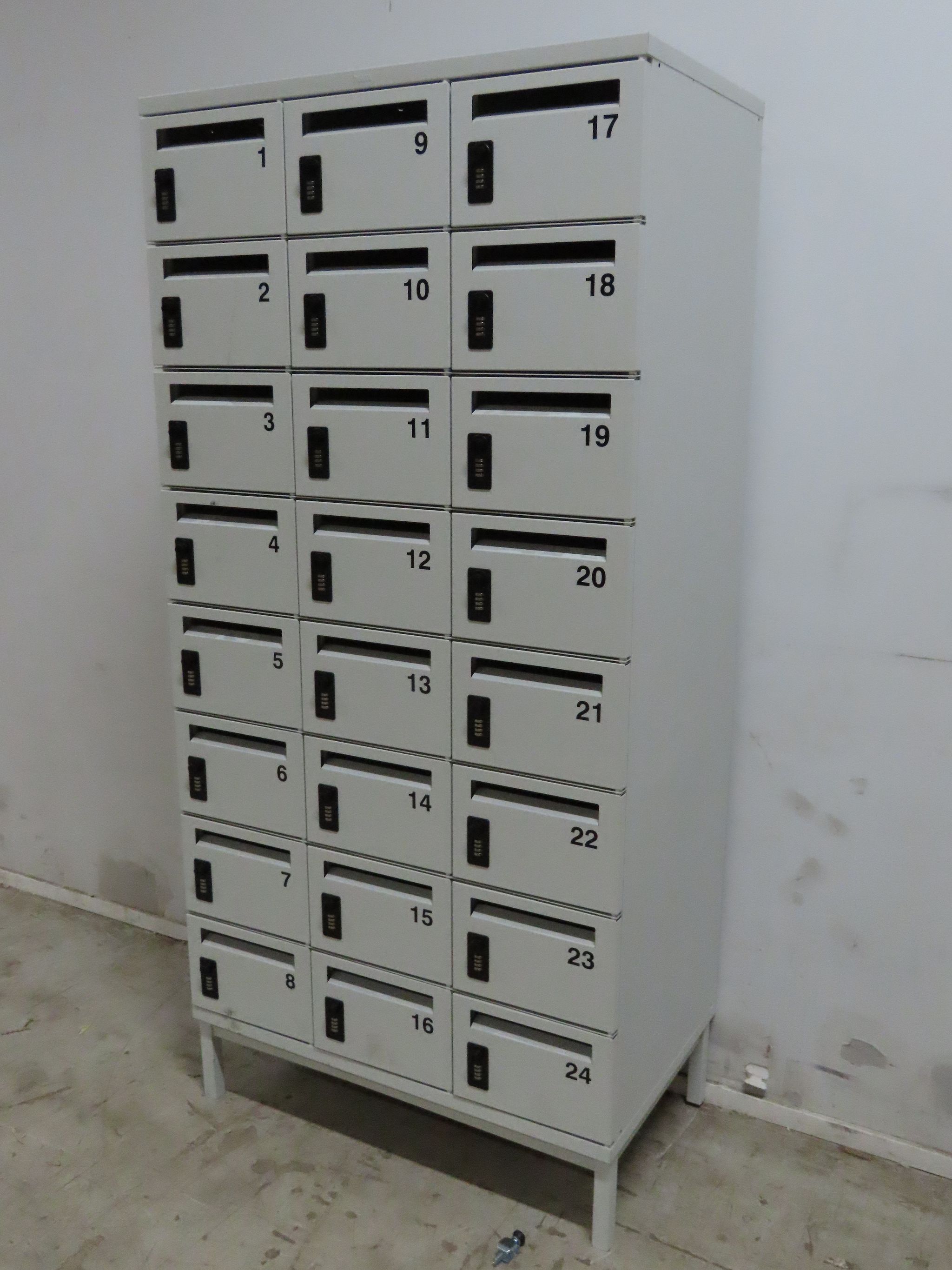 Image 1/3
