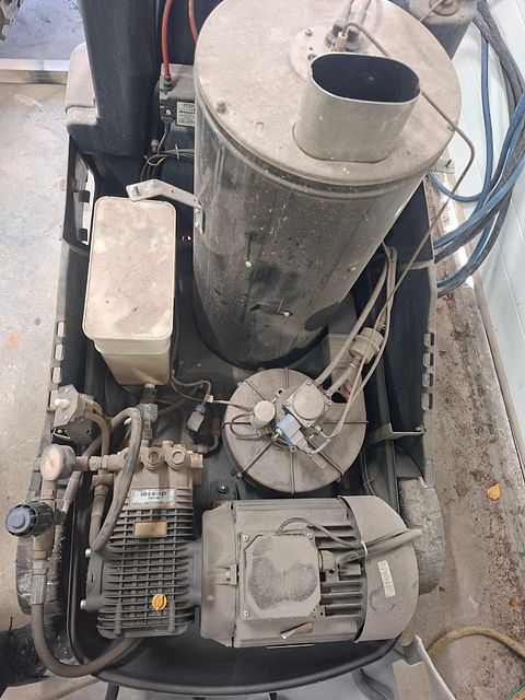 Image 2/4
