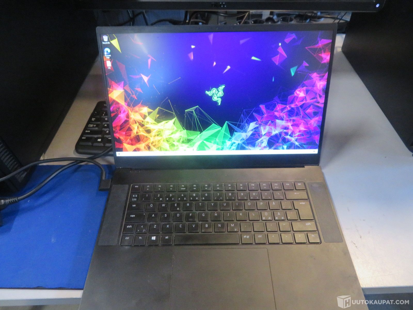 Razer Blade kannettava tietokone kohde 37. Armada Interactive Oy