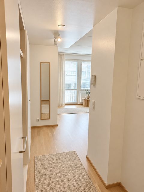 Image 5/9