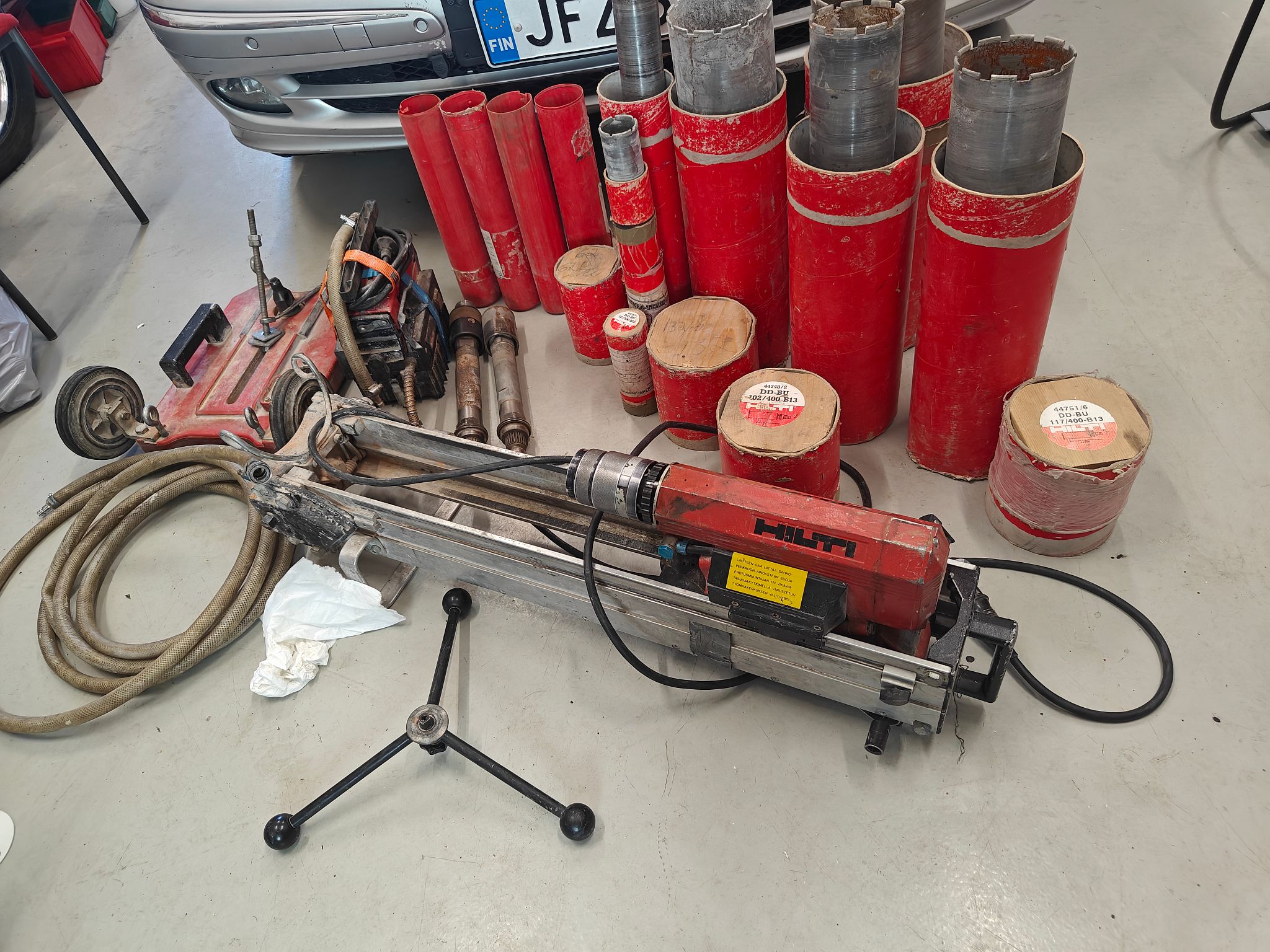 Image 1/8