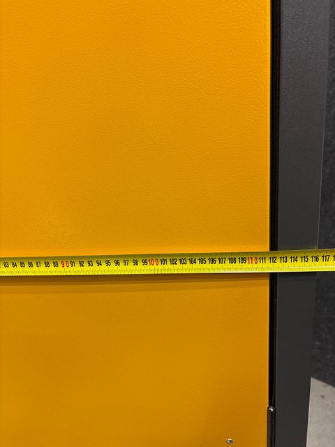 Image 8/12