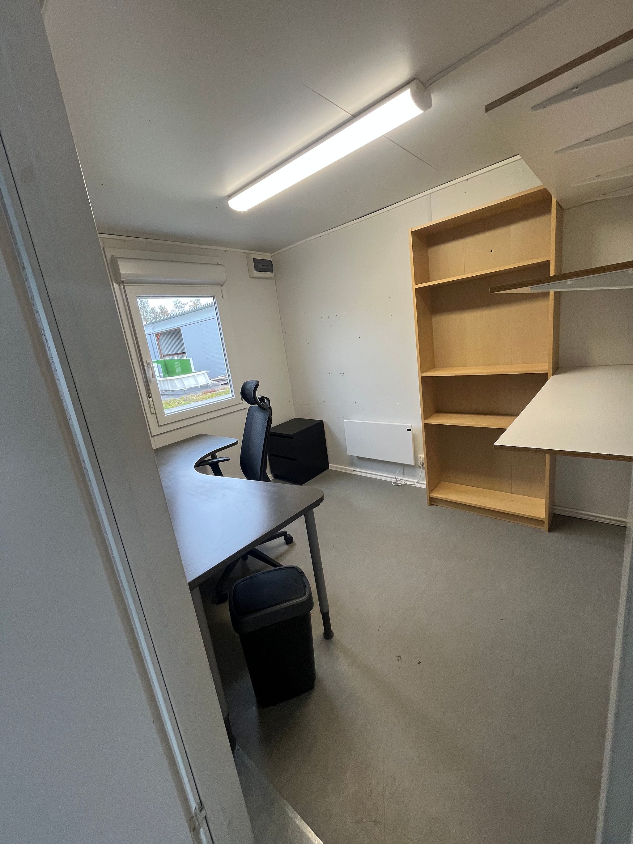 Image 19/28