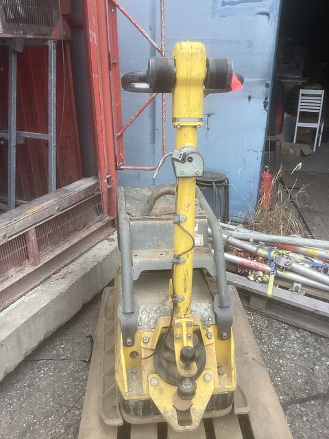 Image 4/6