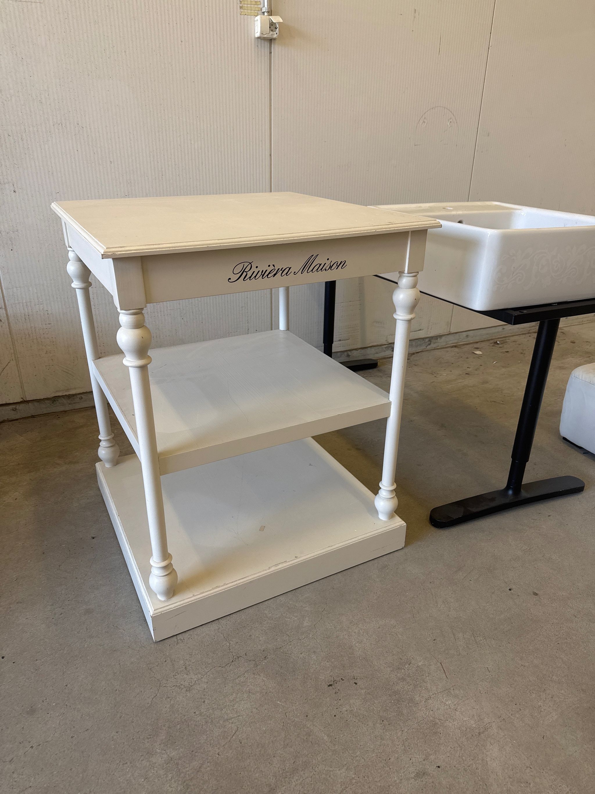 Image 1/19