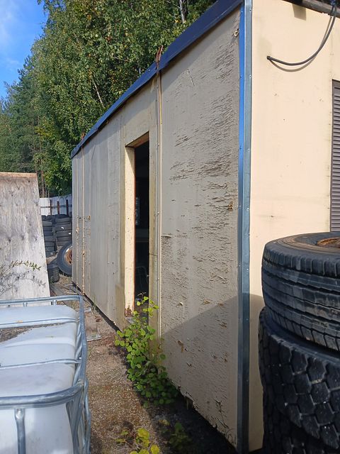 Image 4/6