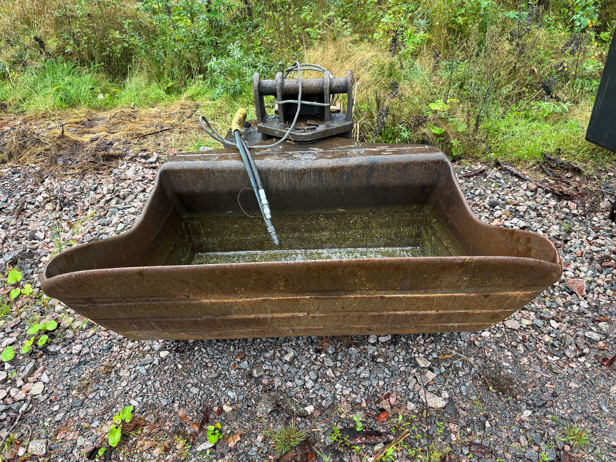 Image 2/8