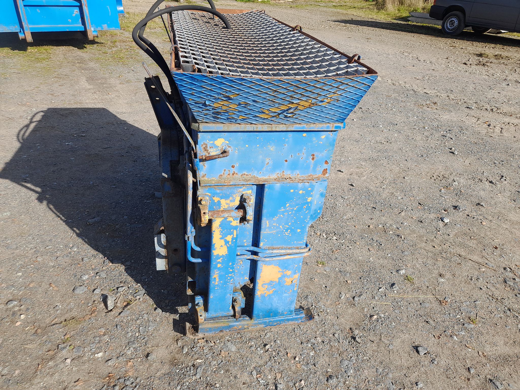 Image 4/10