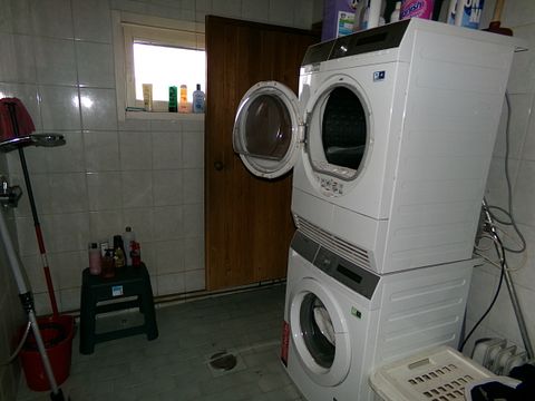 Image 7/10