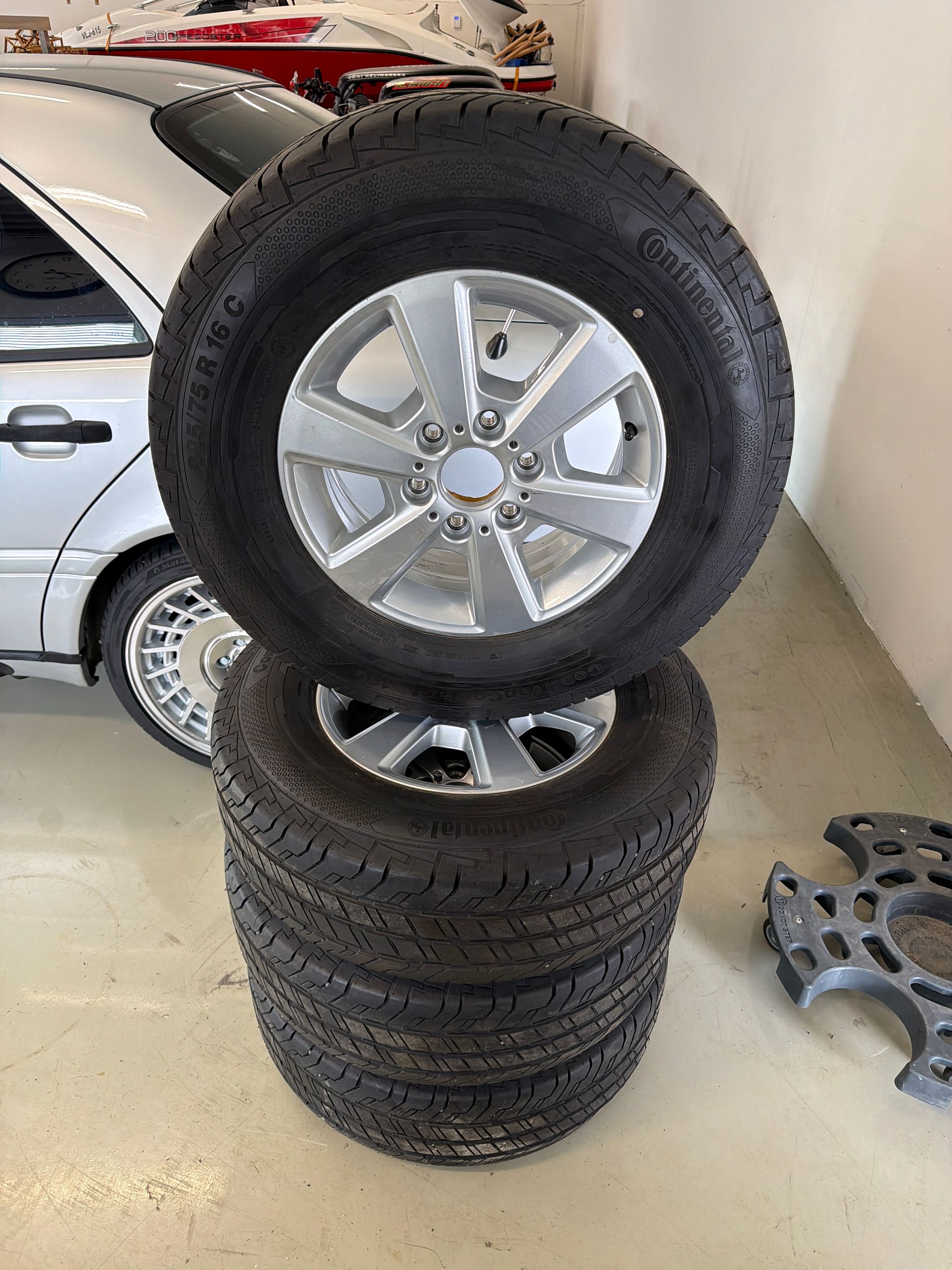 Image 1/3