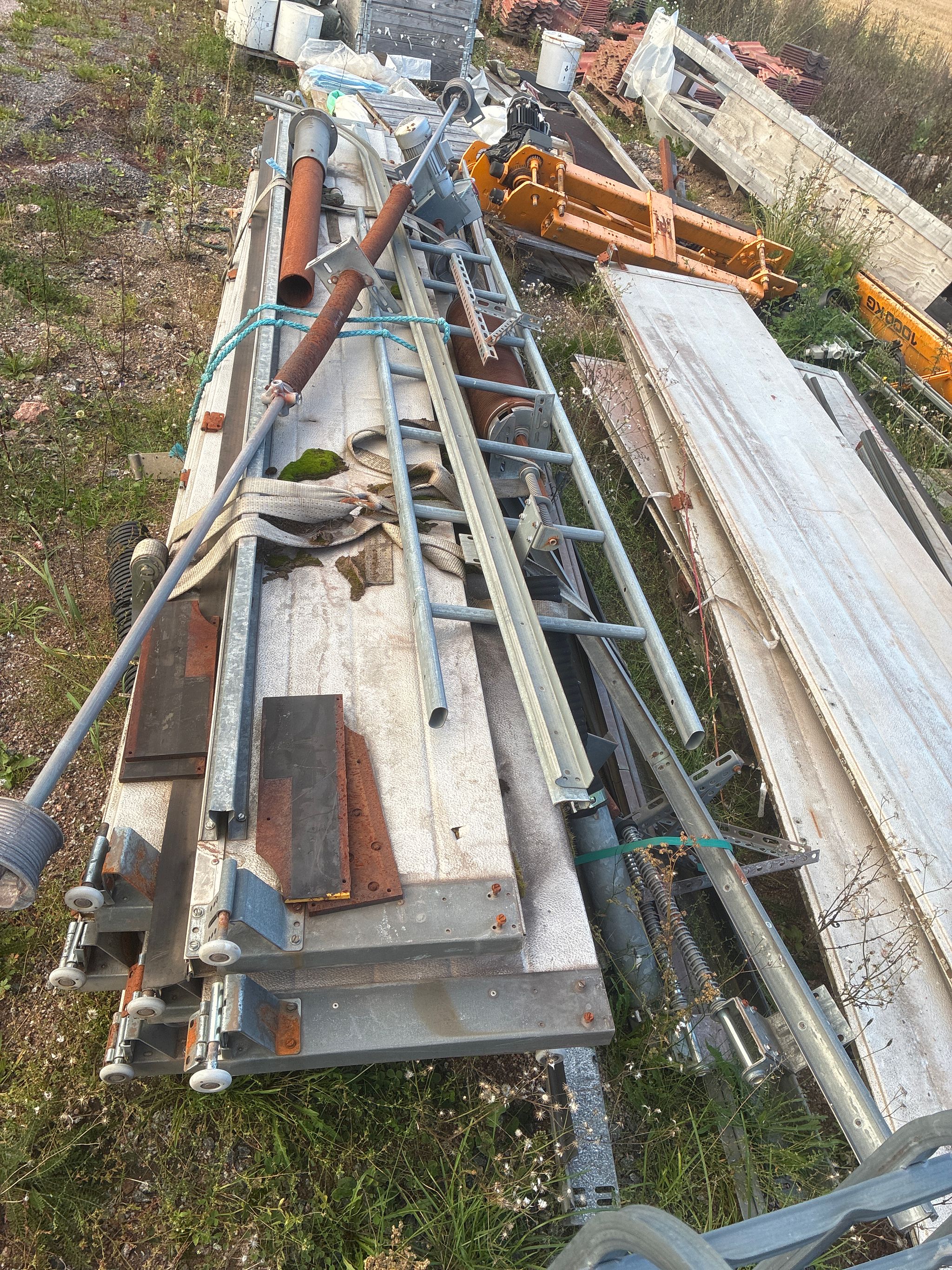 Image 4/4