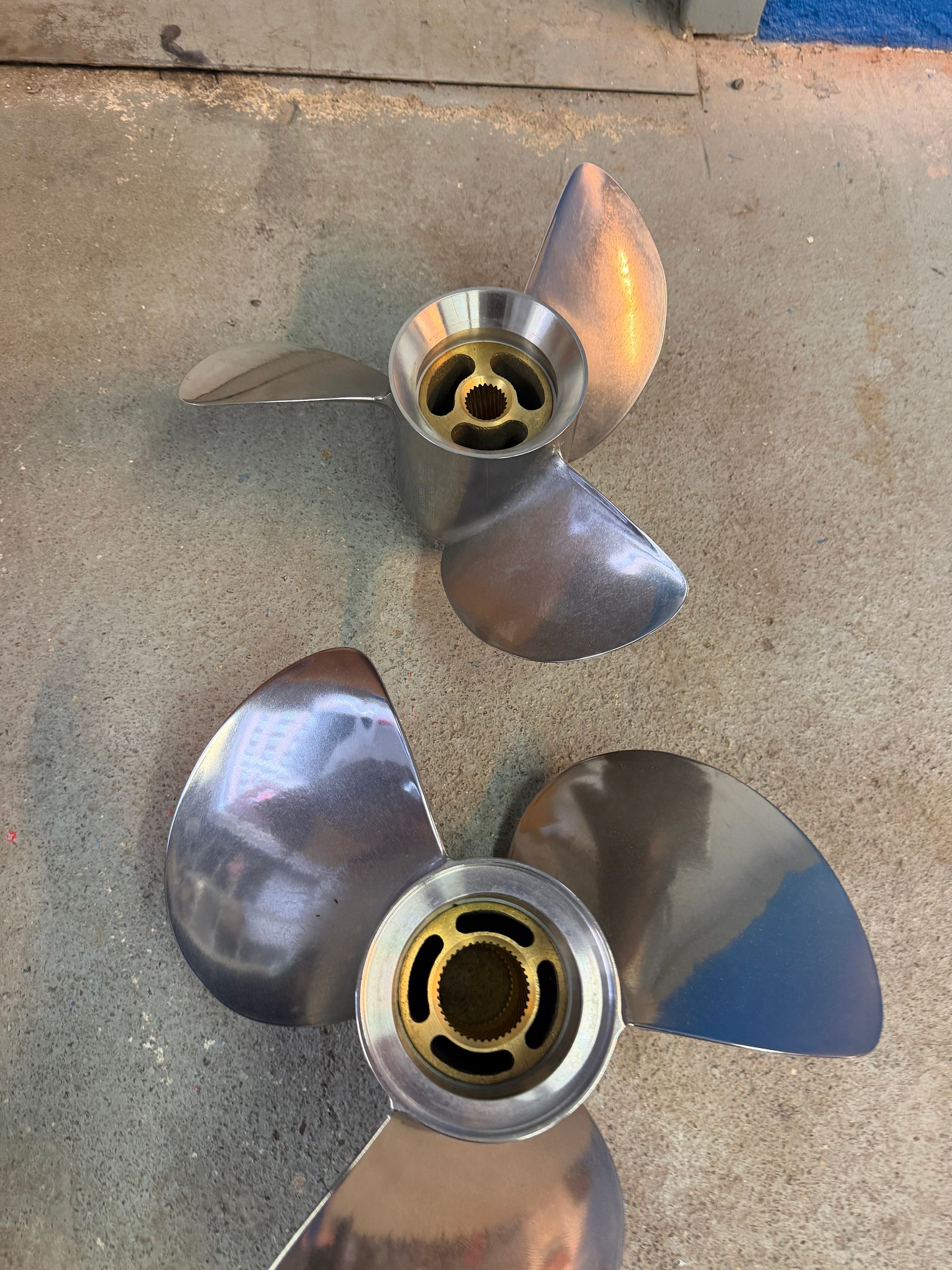 Image 1/4