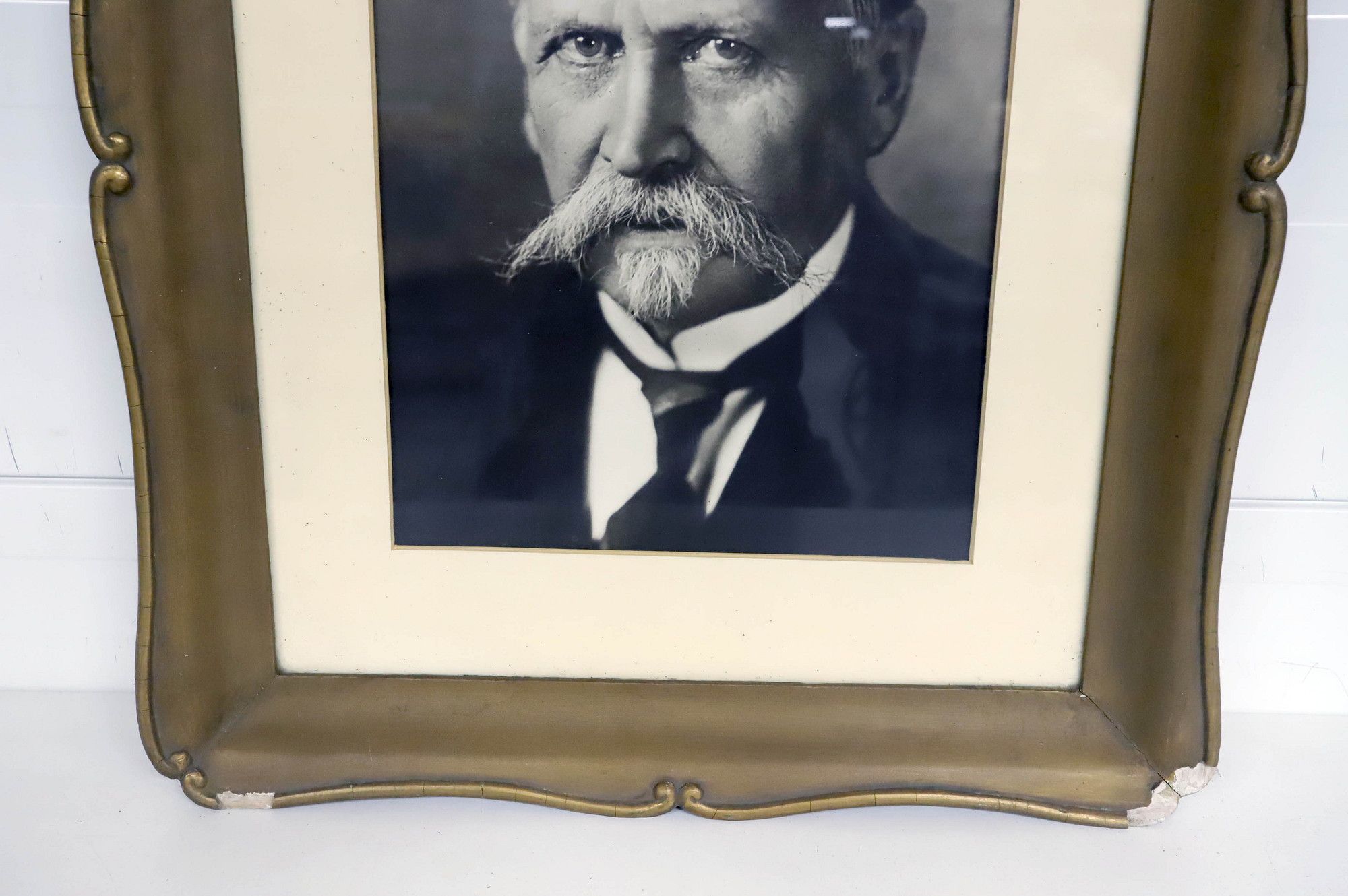 Image 3/8