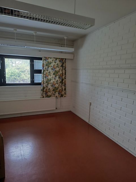 Image 25/64