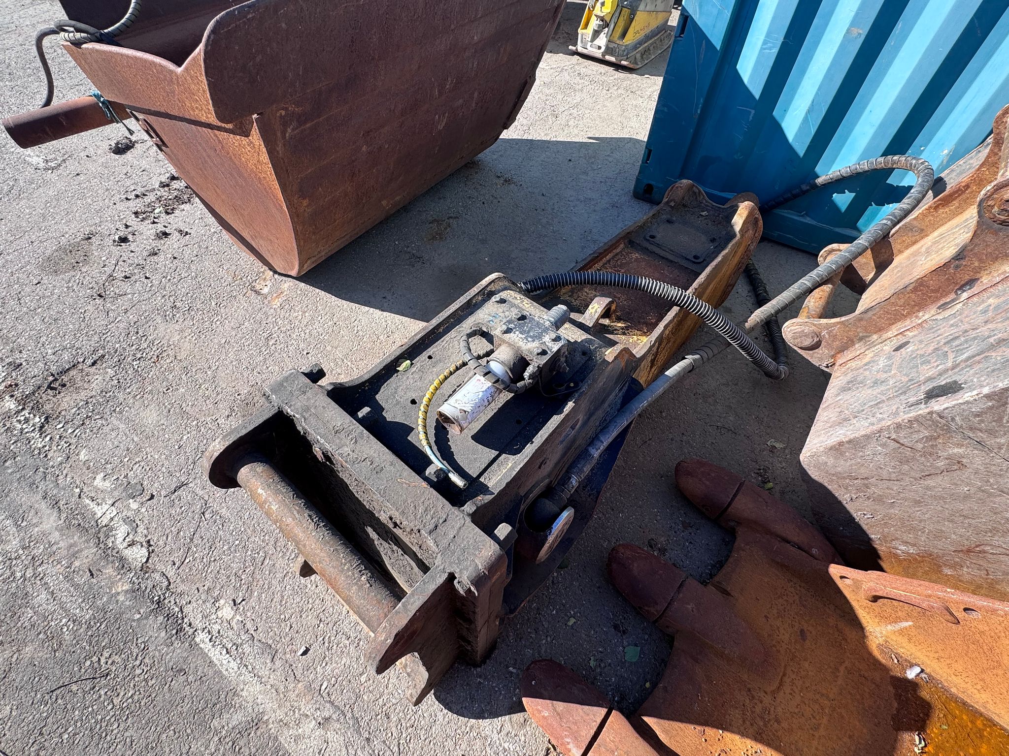 Image 1/4