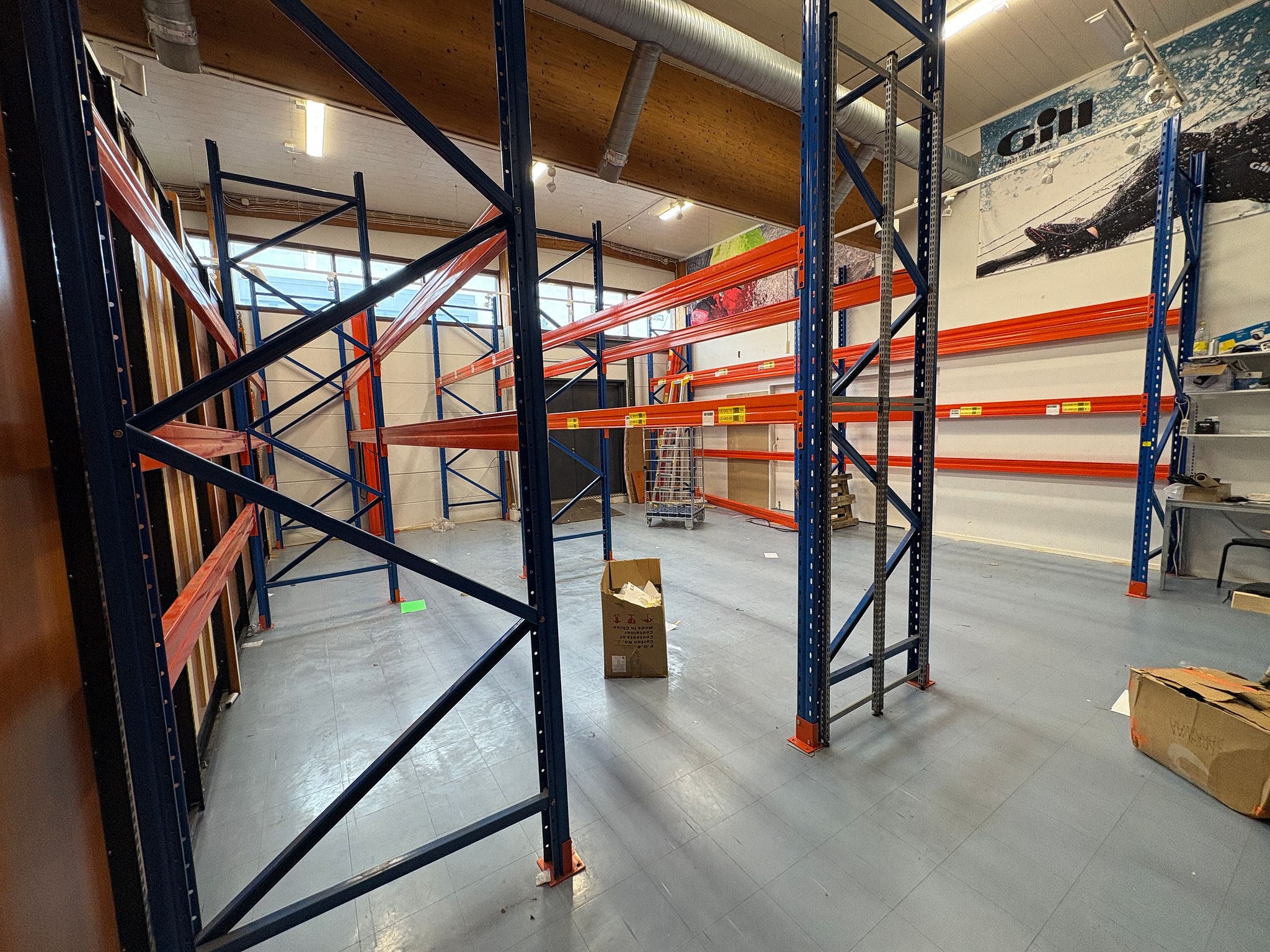 Image 4/8