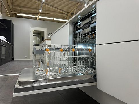 Image 107/110