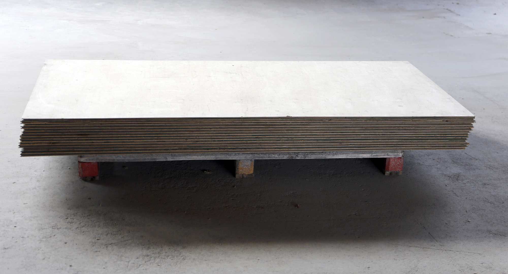 Image 8/40