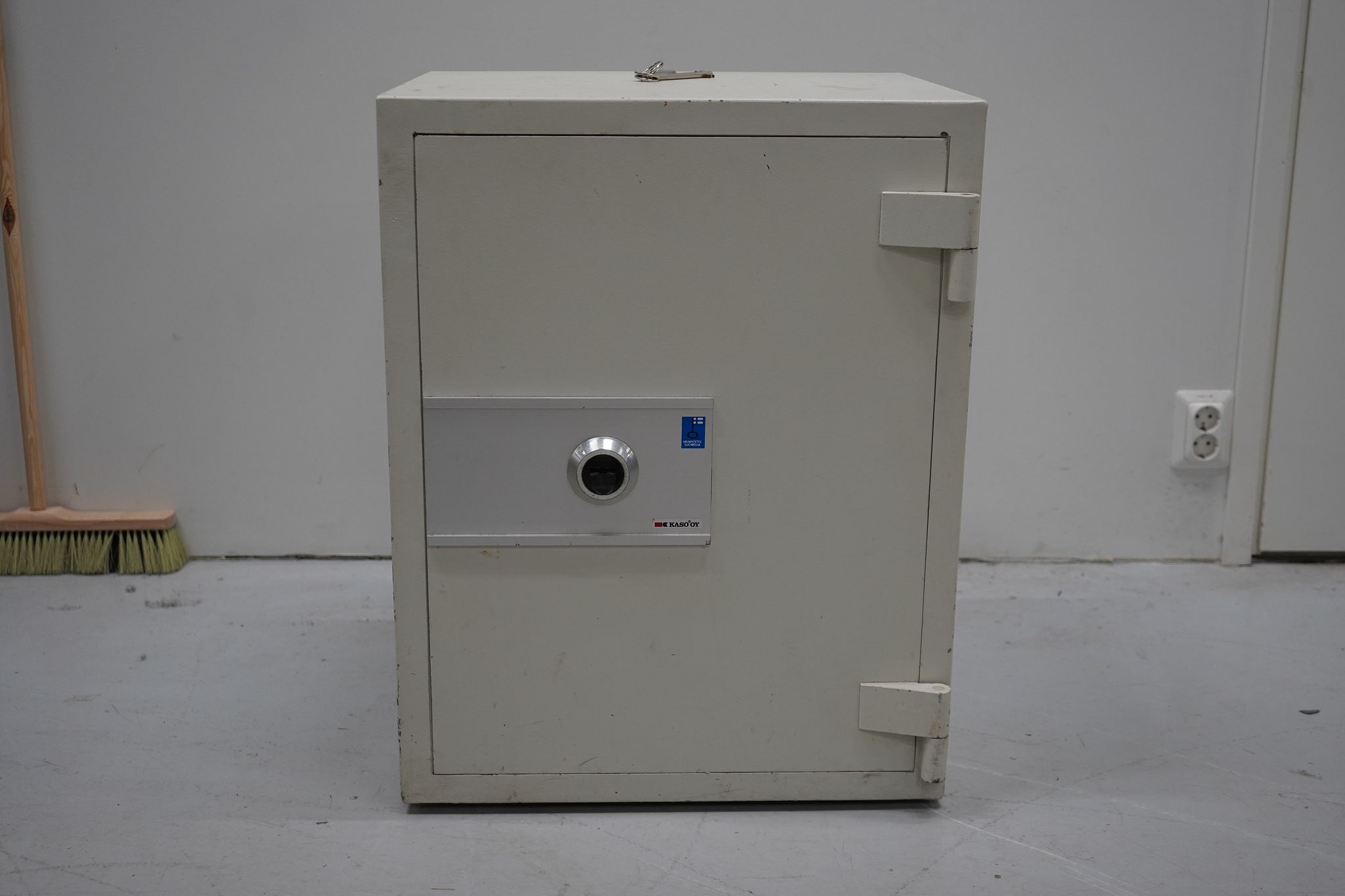 Image 1/10