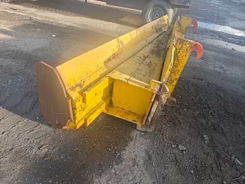 Image 8/11