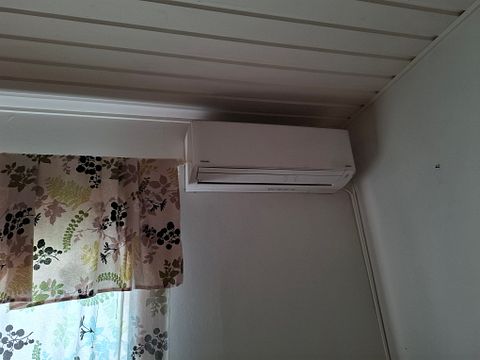 Image 13/142
