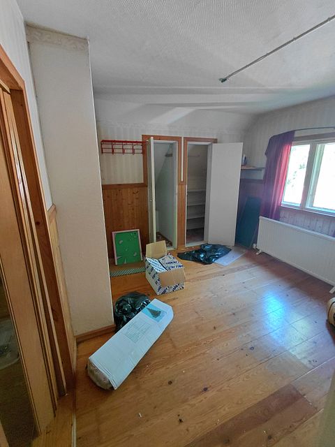 Image 10/12