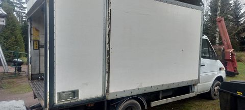 Image 4/8