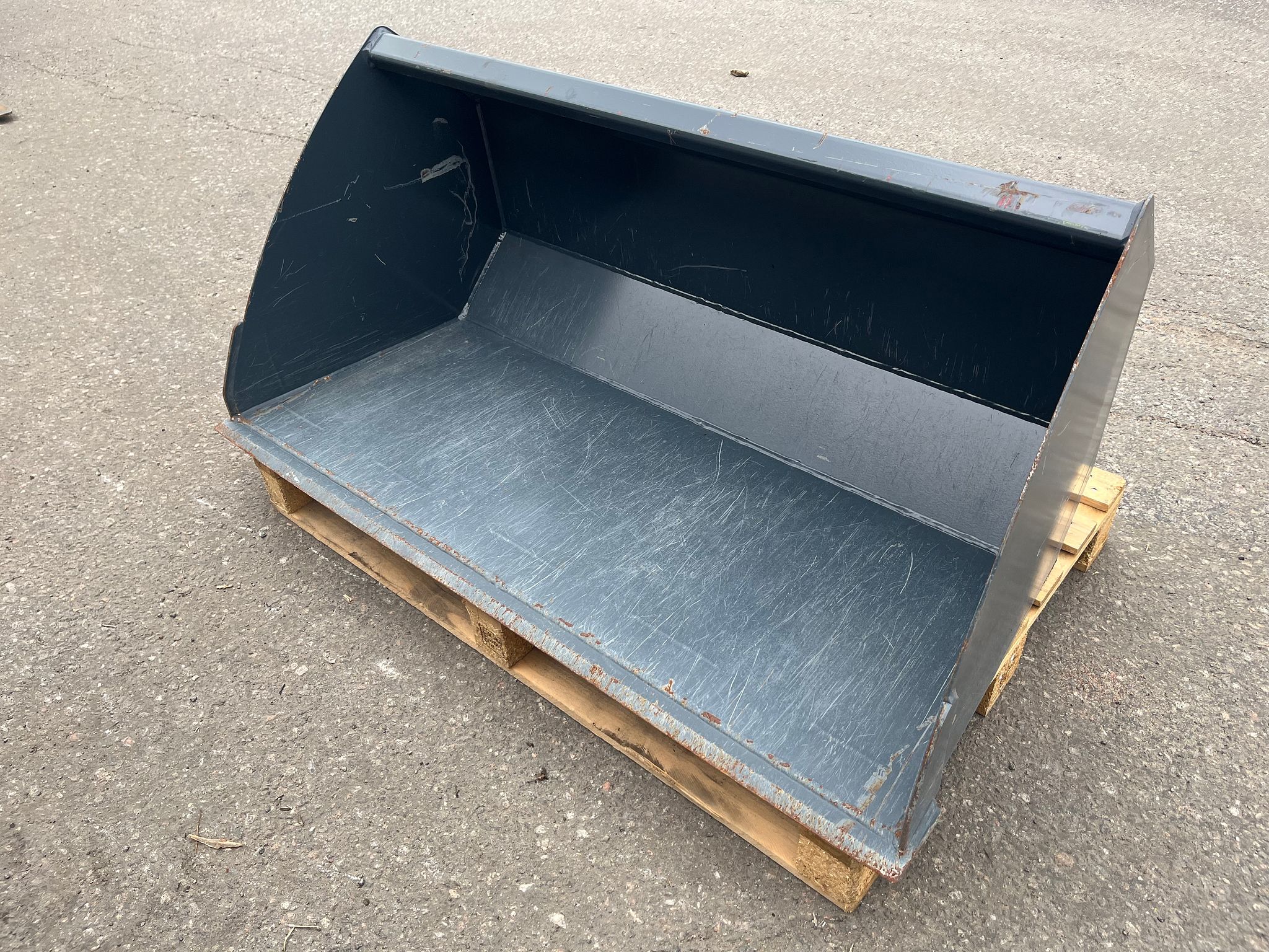 Image 3/6