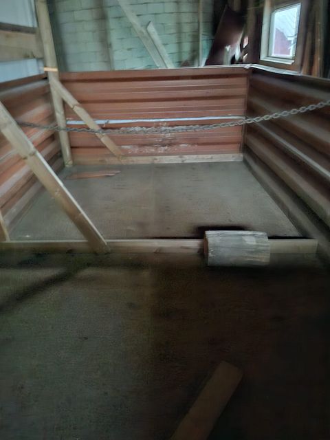 Image 2/4