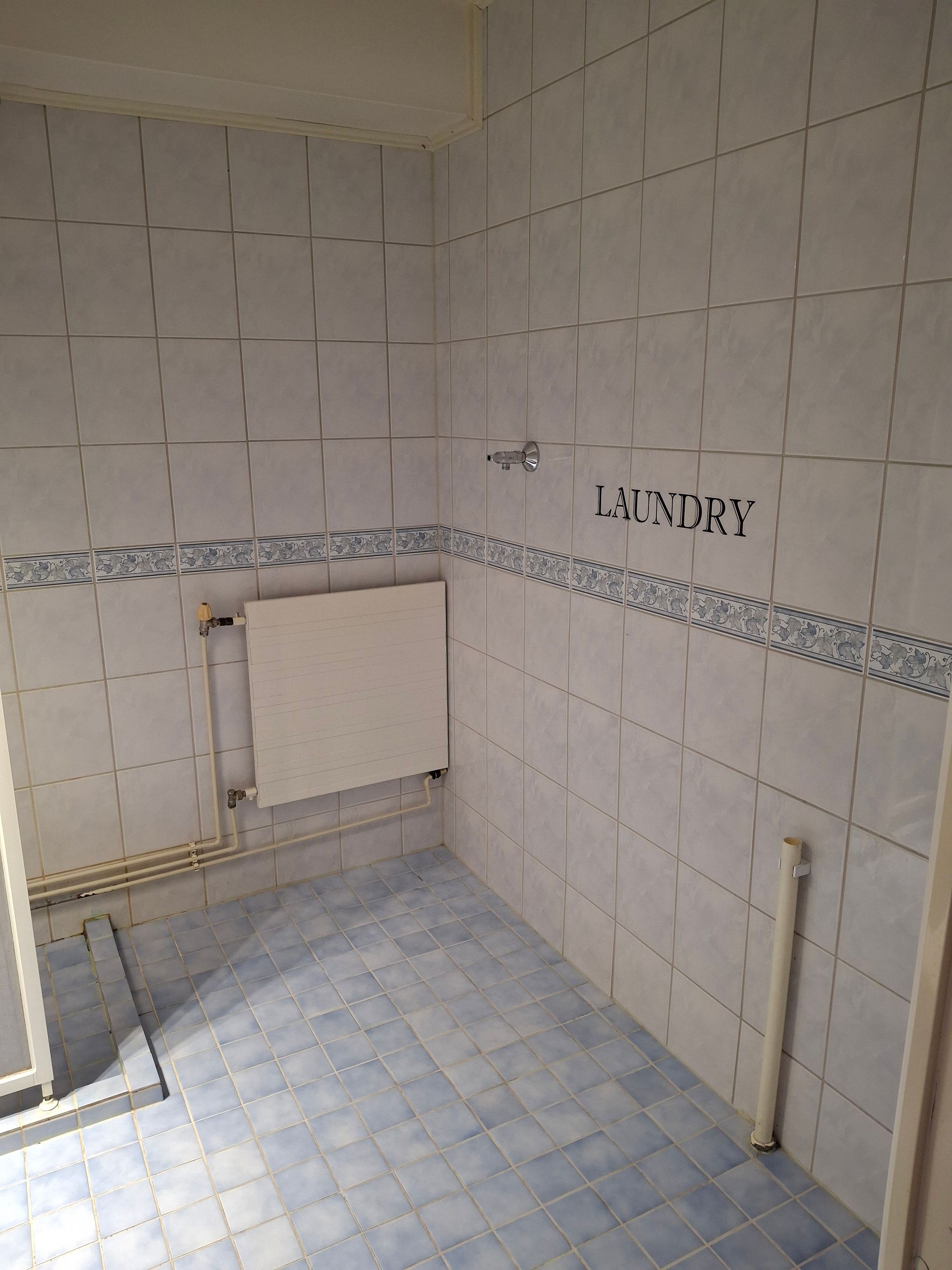 Image 8/12
