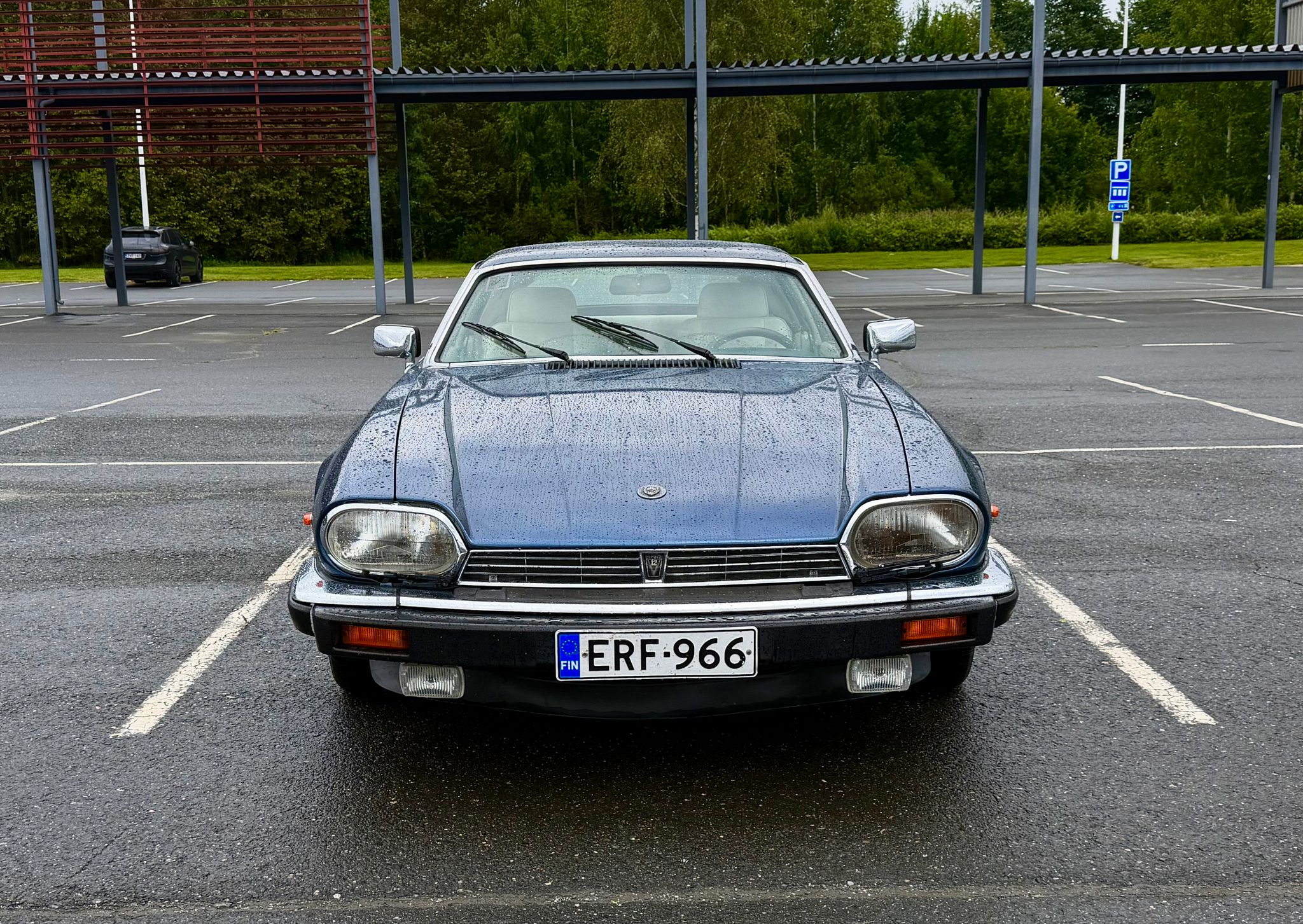Image 2/18