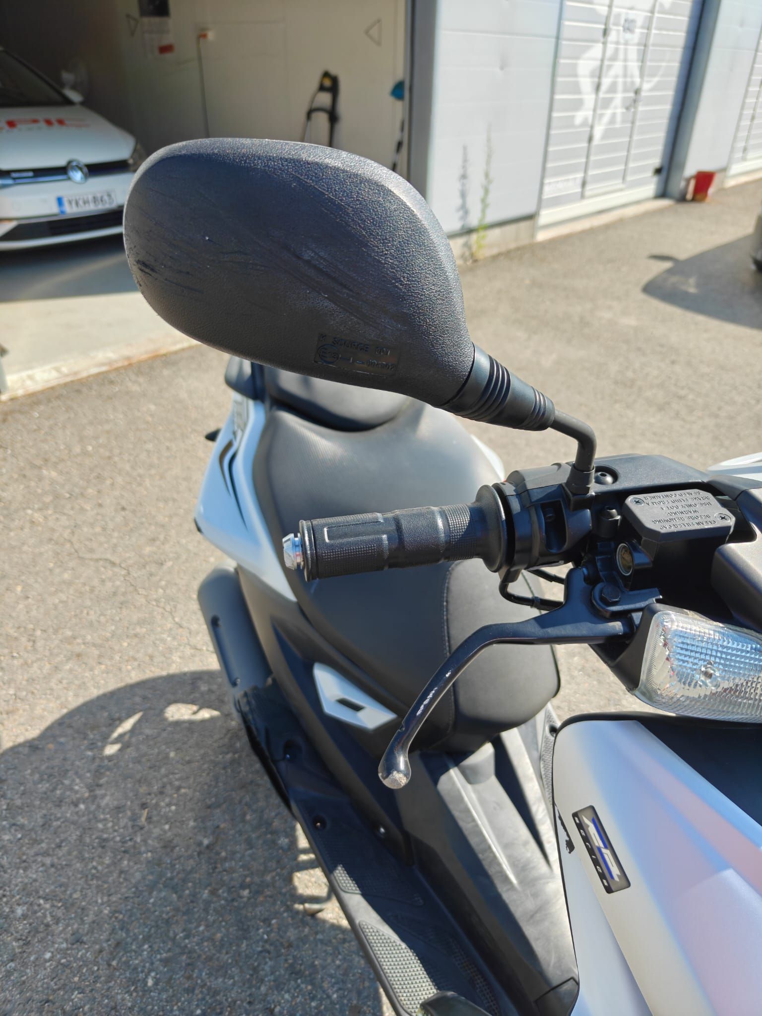 Image 6/8