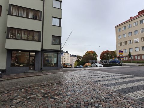 Image 3/19