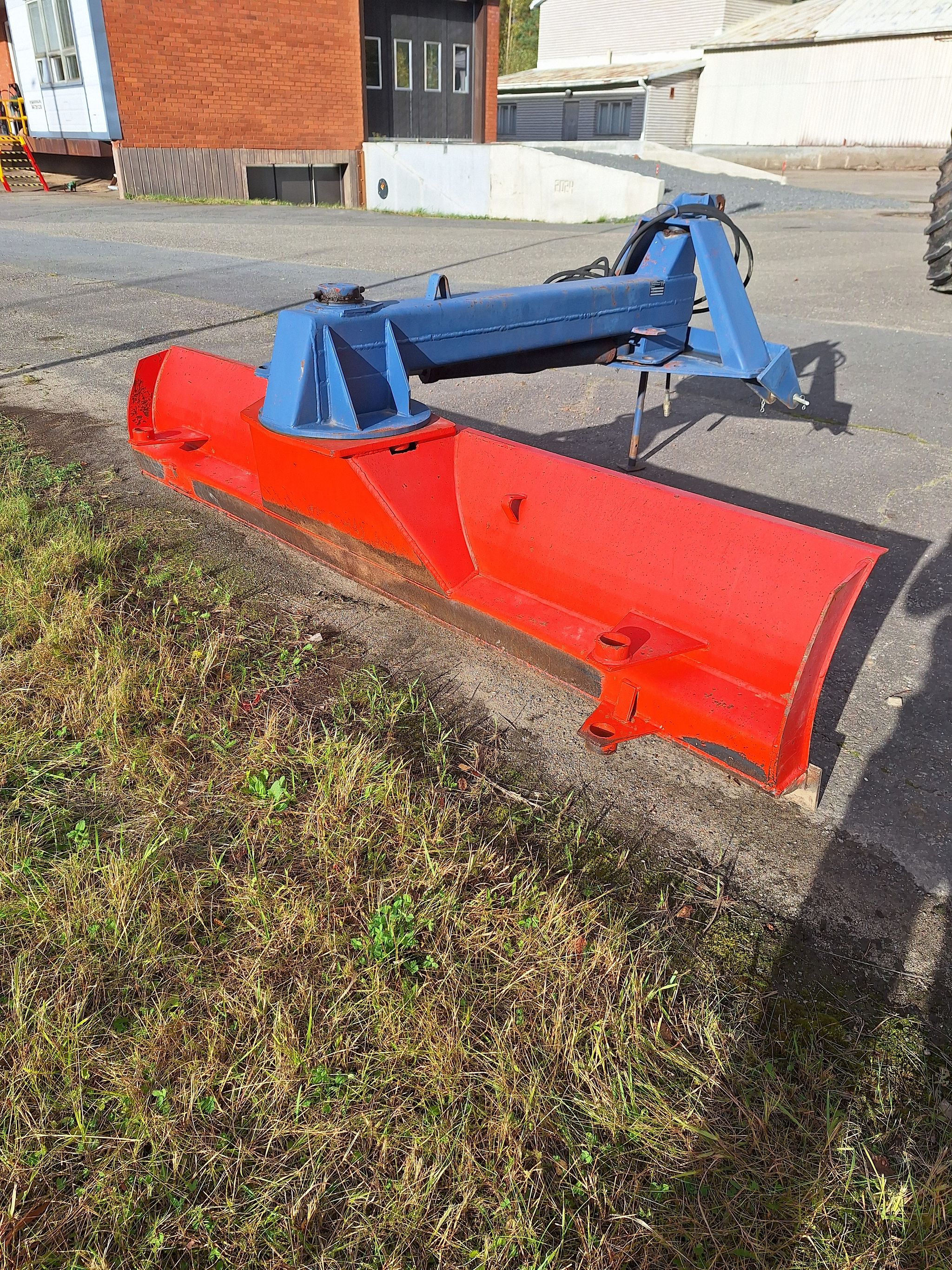 Image 5/9
