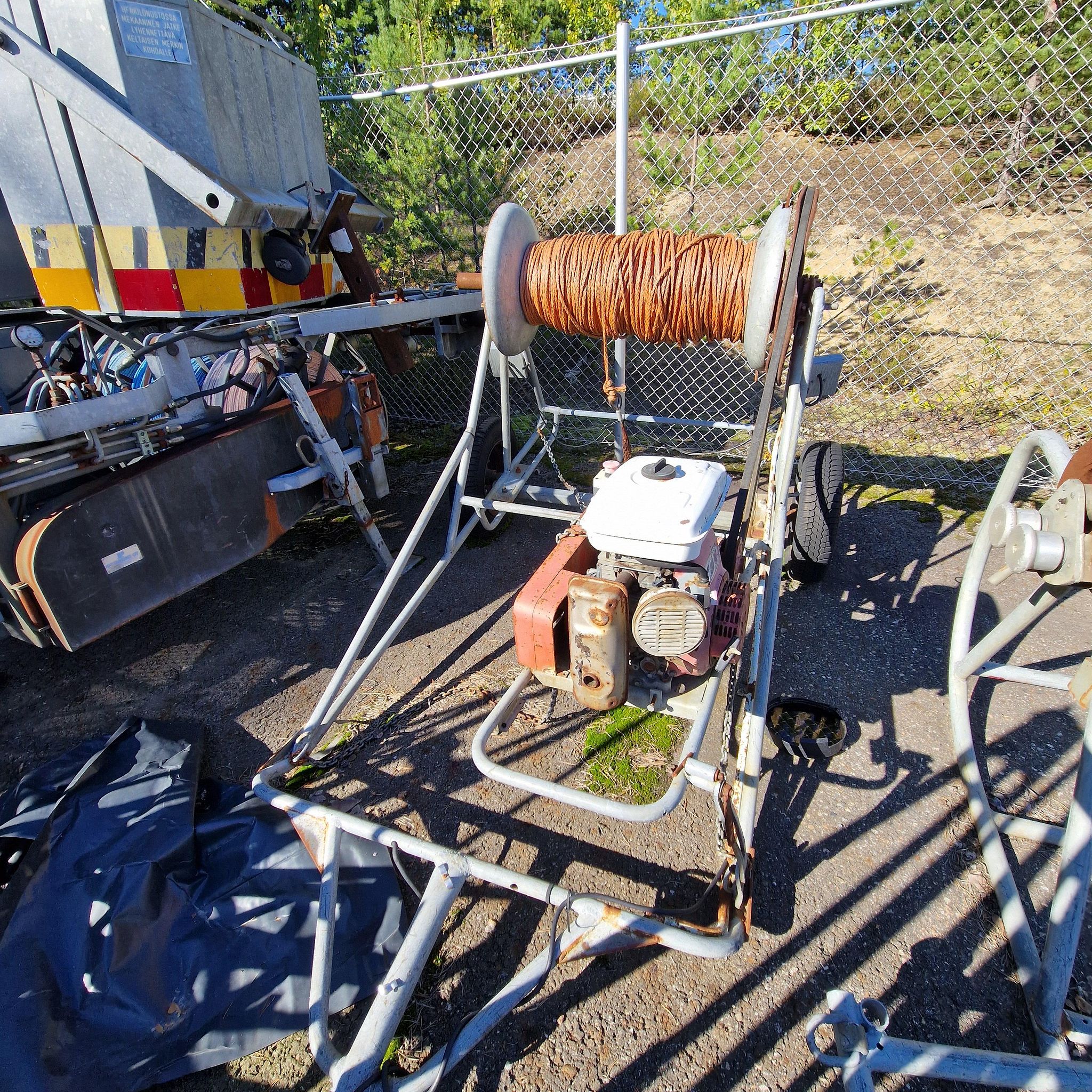 Image 1/4