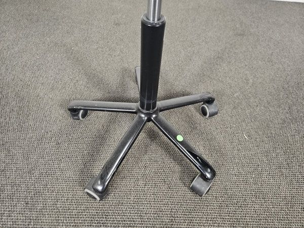 Image 8/10