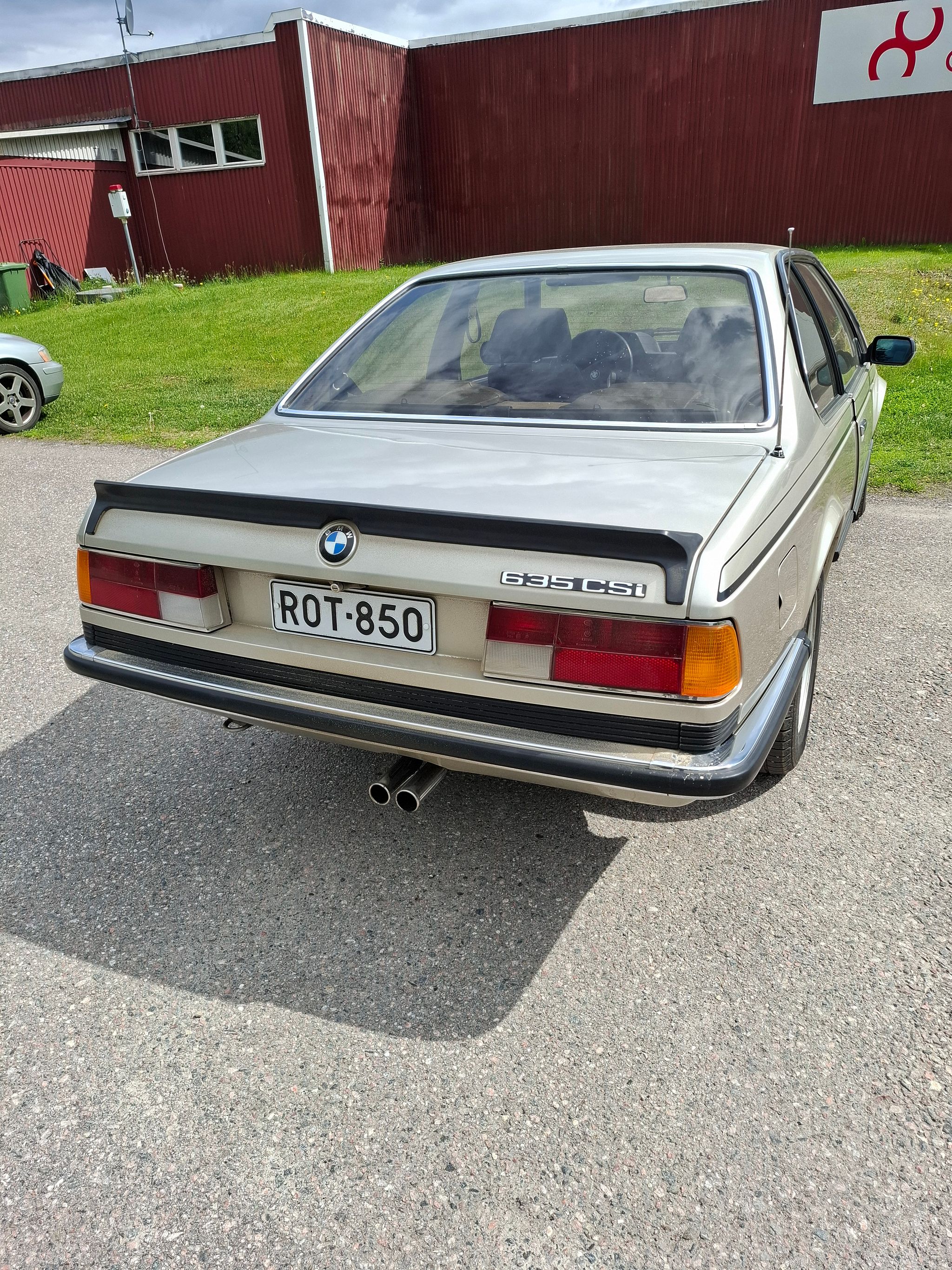 Image 6/10