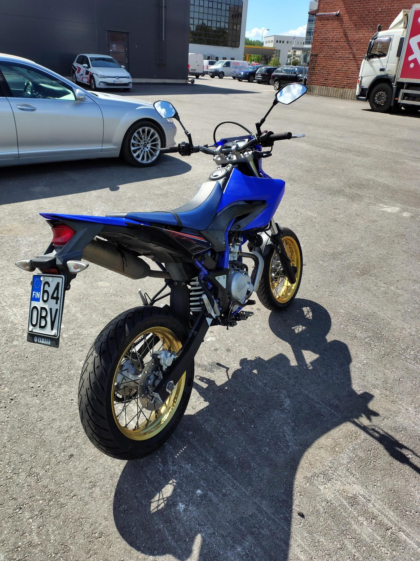 Image 2/10
