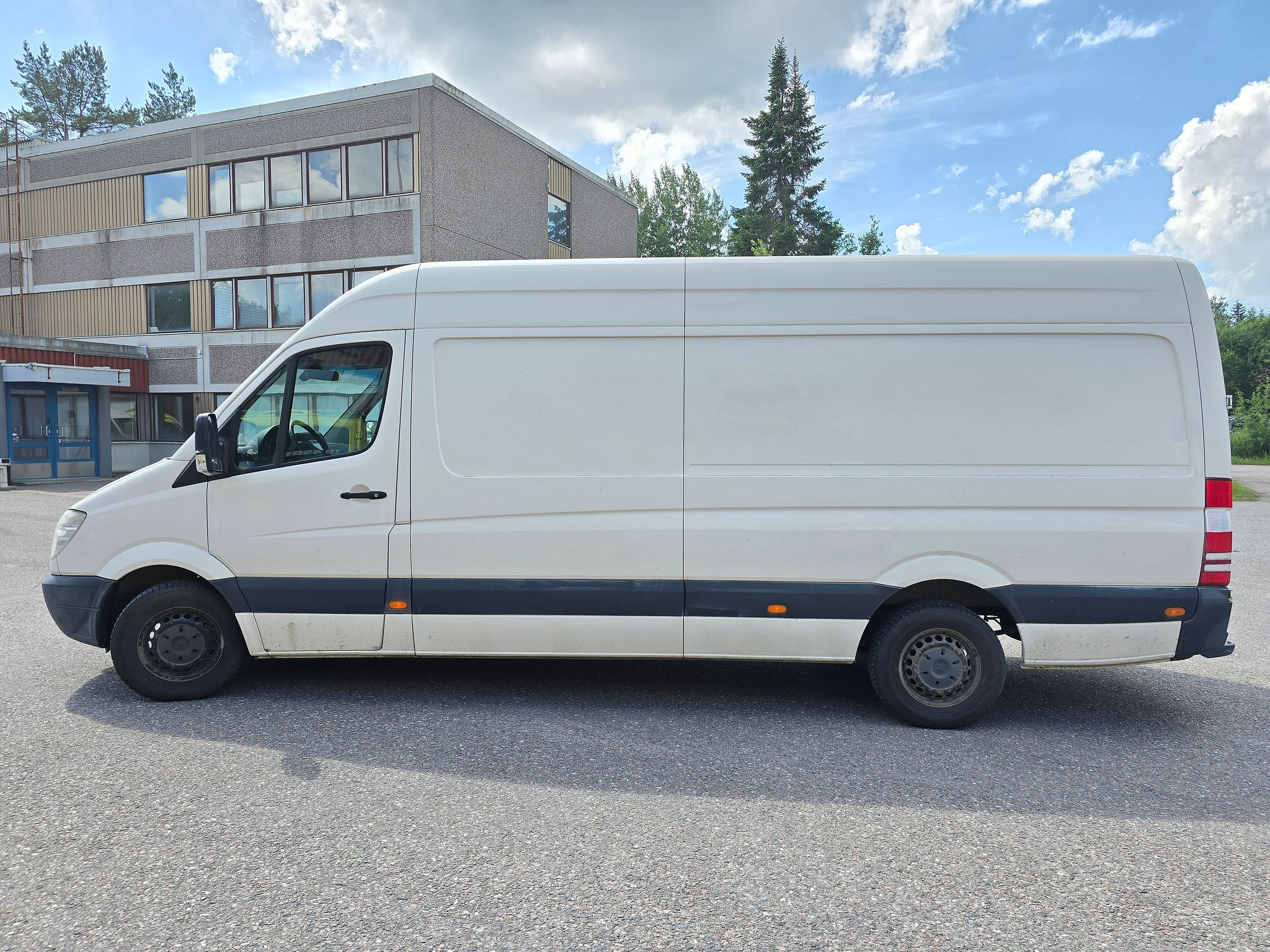 Image 17/157